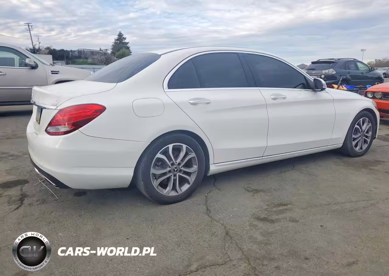 2018 Mercedes-Benz C 300 VIN:55SWF4JB9JU258583 - 3