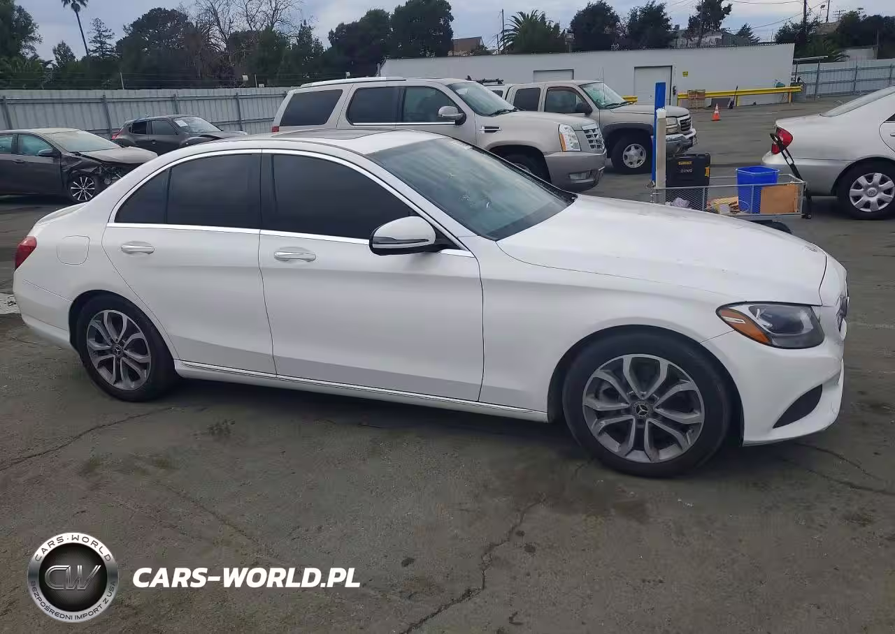 2018 Mercedes-Benz C 300 VIN:55SWF4JB9JU258583 - 4