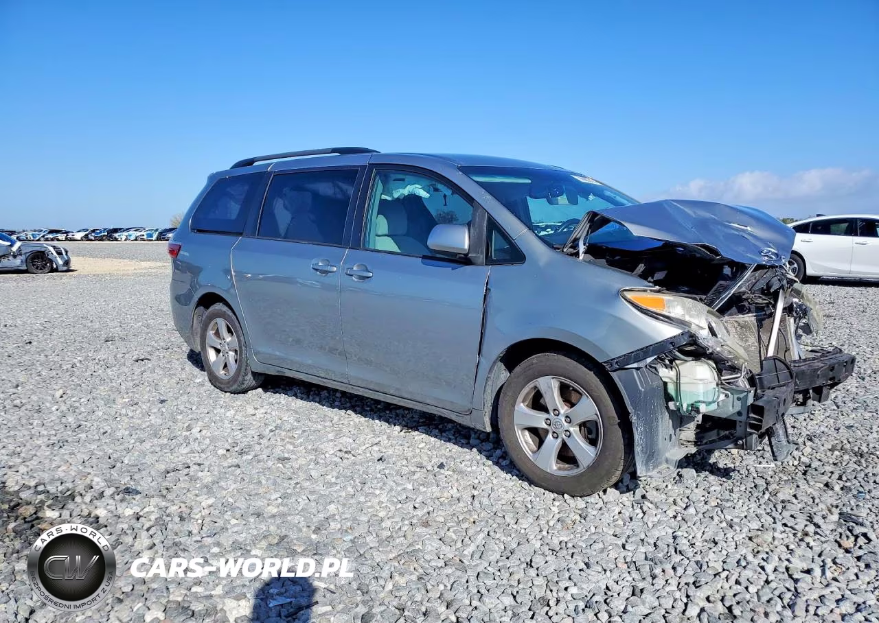 2017 Toyota Sienna Le VIN:5TDKZ3DC9HS826732 - 4