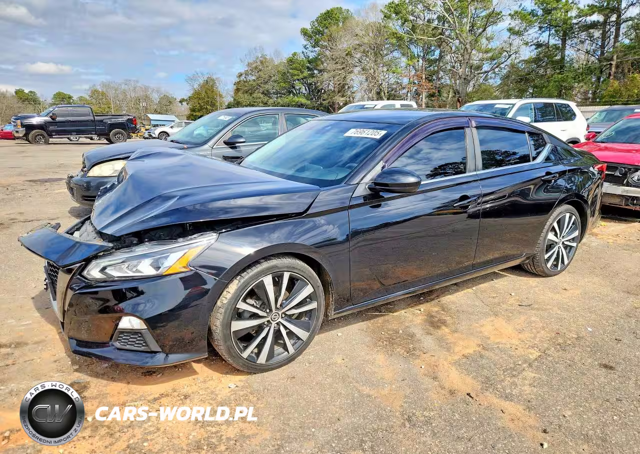 2020 Niss Altima Sr