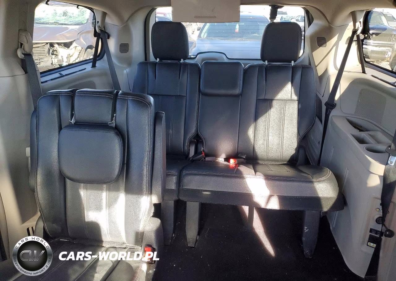 2016 Chrysler Town & Country Touring VIN:2C4RC1BG3GR128408 - 10