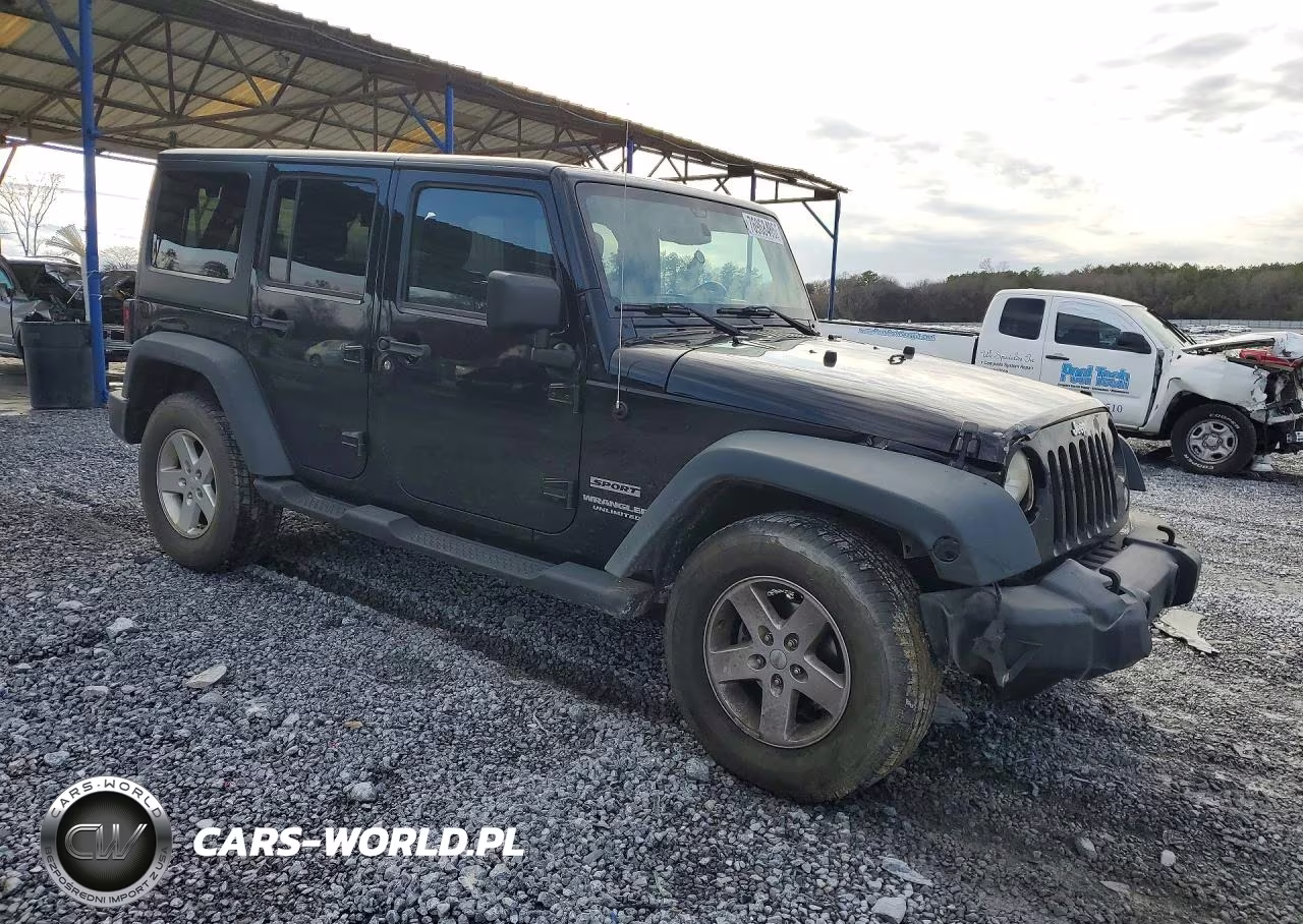 2015 Jeep Wrangler Unlimited Sport VIN:1C4BJWDG3FL566502 - 4