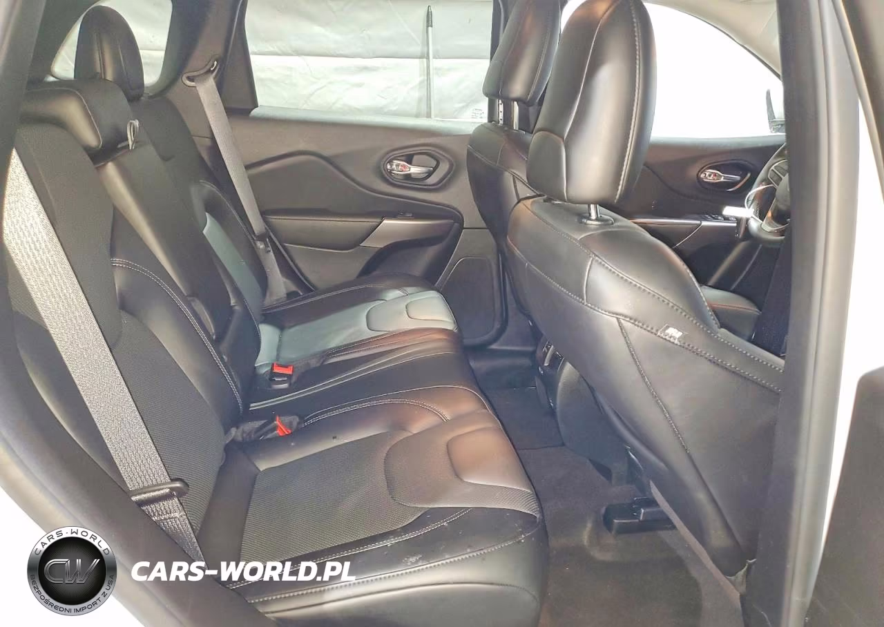 2021 Jeep Cherokee Latitude Lux VIN:1C4PJMMX0MD245583 - 11