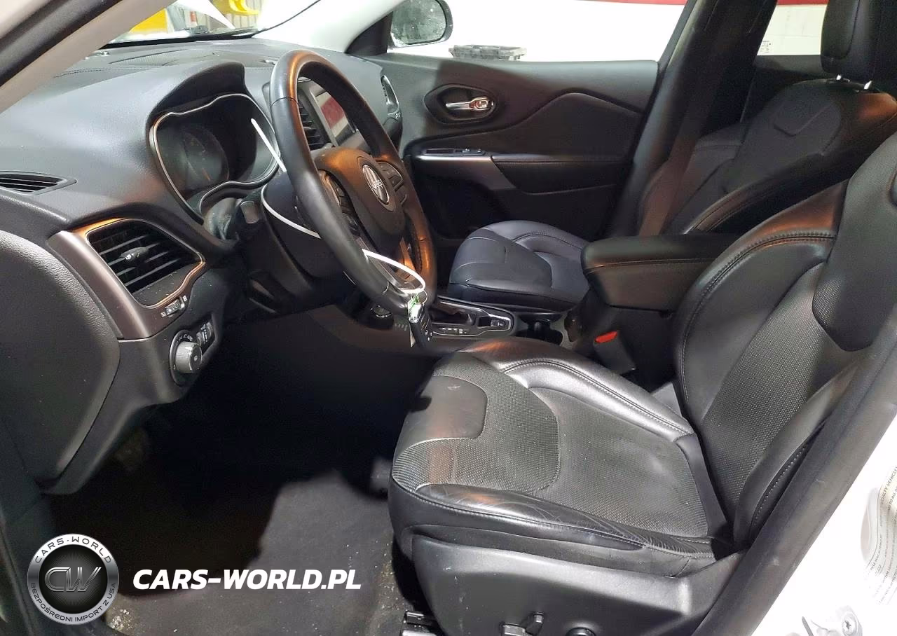 2021 Jeep Cherokee Latitude Lux VIN:1C4PJMMX0MD245583 - 7