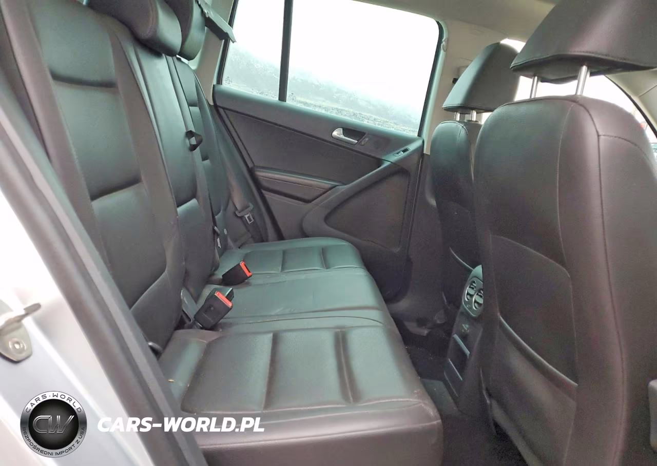 2017 Volkswagen Tiguan Wolfsburg VIN:WVGSV7AX8HK011127 - 10