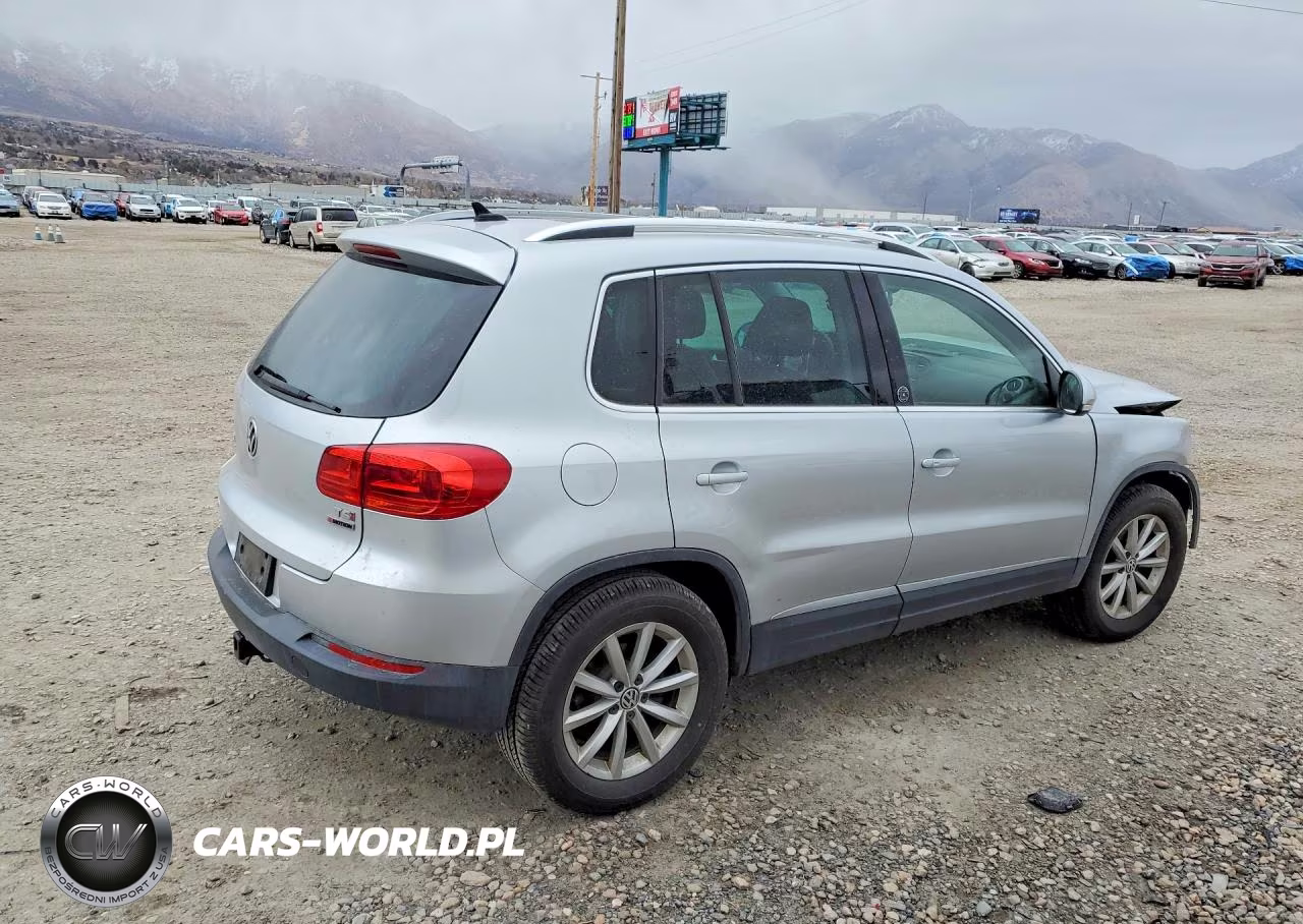 2017 Volkswagen Tiguan Wolfsburg VIN:WVGSV7AX8HK011127 - 3