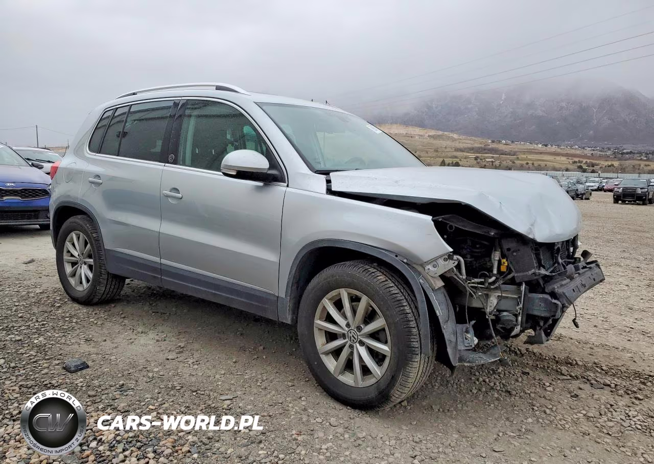 2017 Volkswagen Tiguan Wolfsburg VIN:WVGSV7AX8HK011127 - 4
