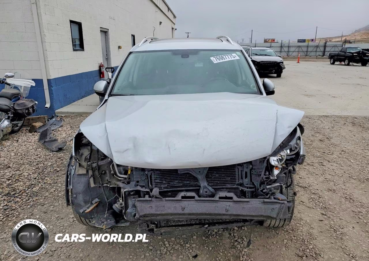 2017 Volkswagen Tiguan Wolfsburg VIN:WVGSV7AX8HK011127 - 5