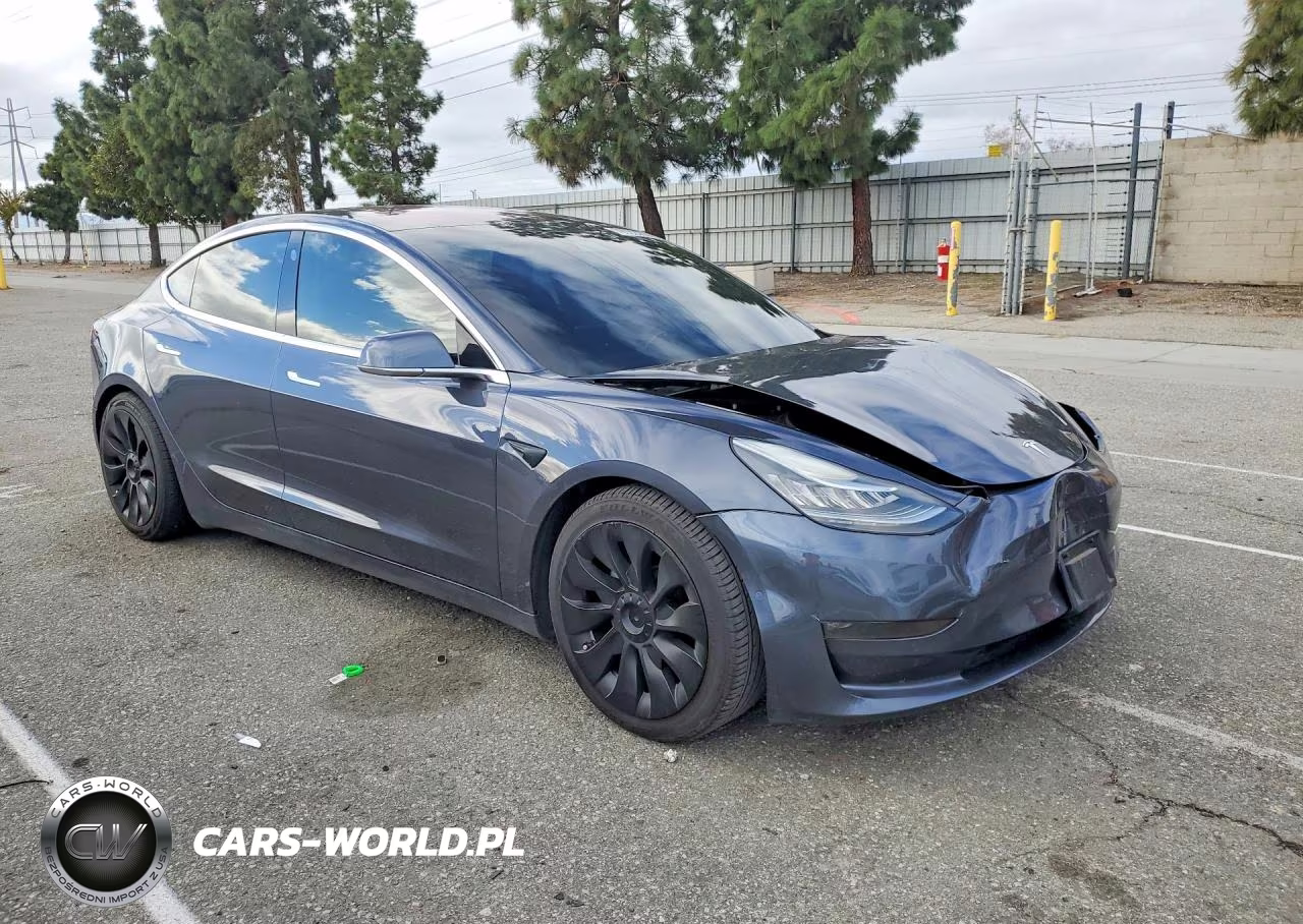 2018 Tesla Model 3 VIN:5YJ3E1EAXJF025660 - 4