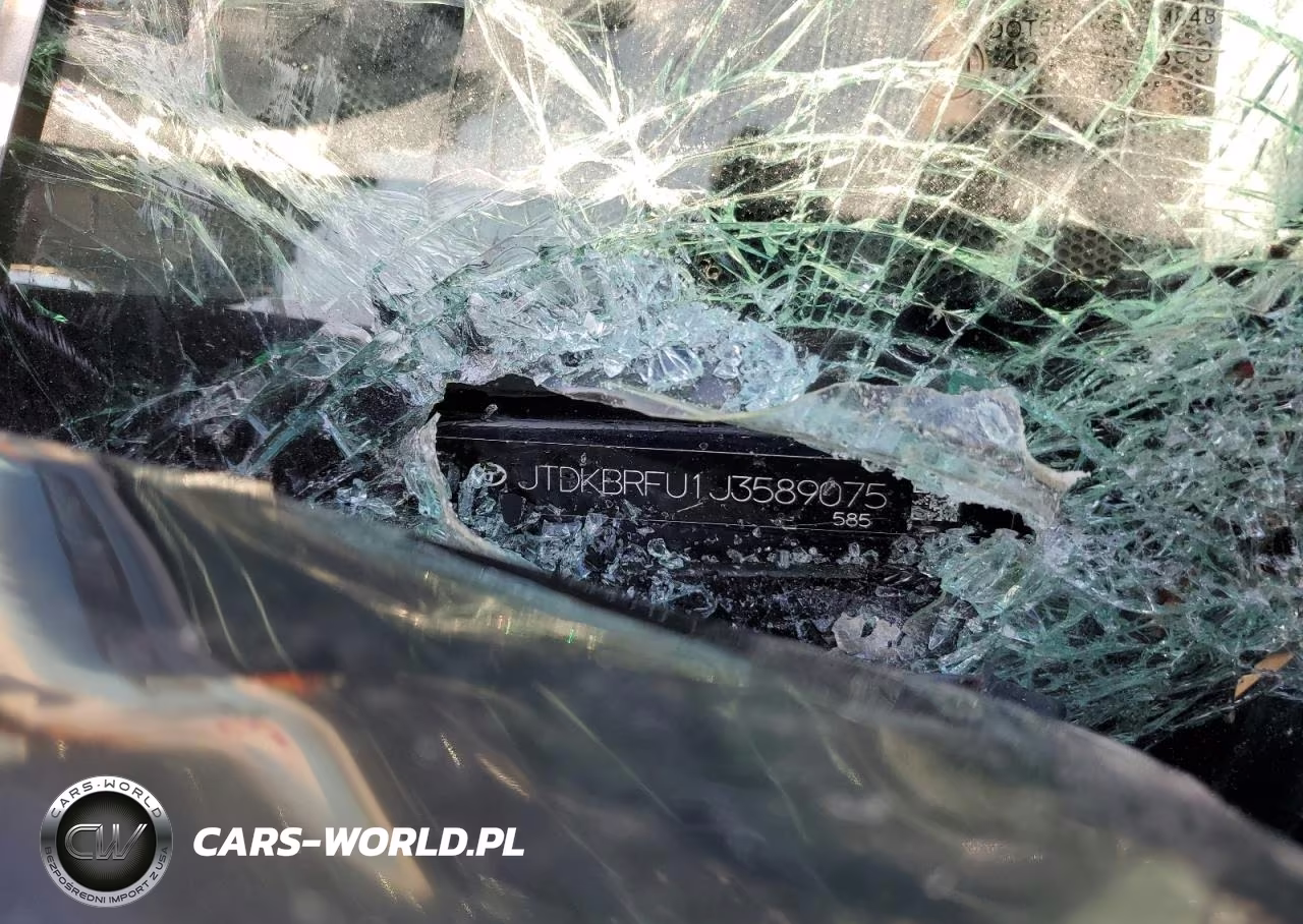 2018 Toyota Prius VIN:JTDKBRFU1J3589075 - 12