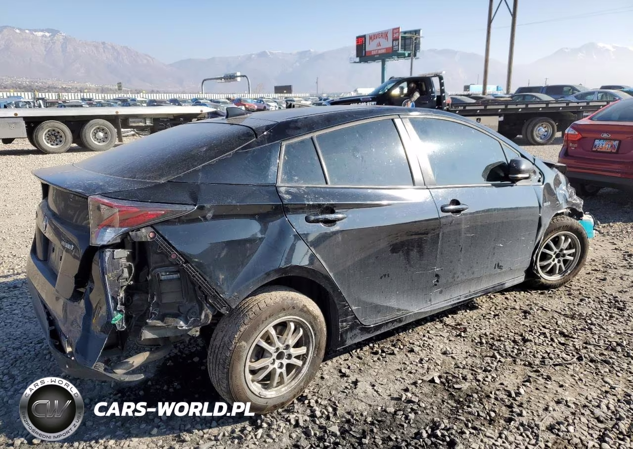 2018 Toyota Prius VIN:JTDKBRFU1J3589075 - 3