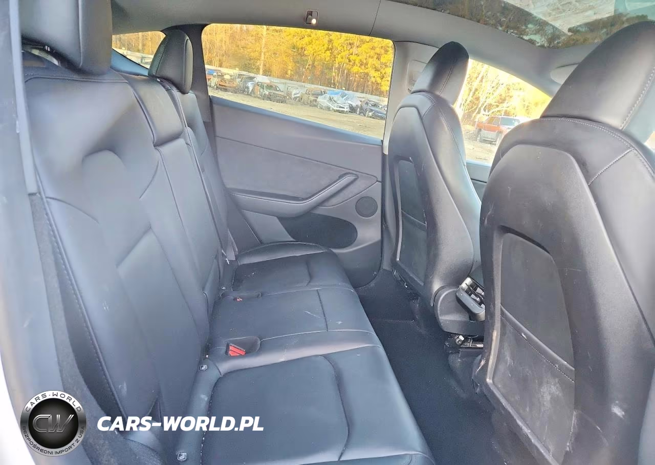 2023 Tesla Model Y VIN:7SAYGDEEXPA128638 - 10