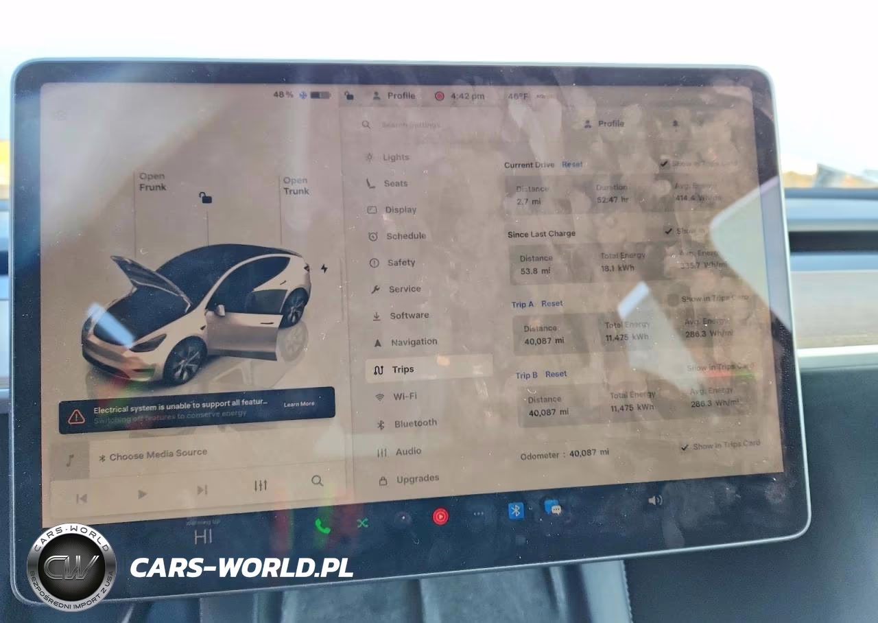 2023 Tesla Model Y VIN:7SAYGDEEXPA128638 - 9