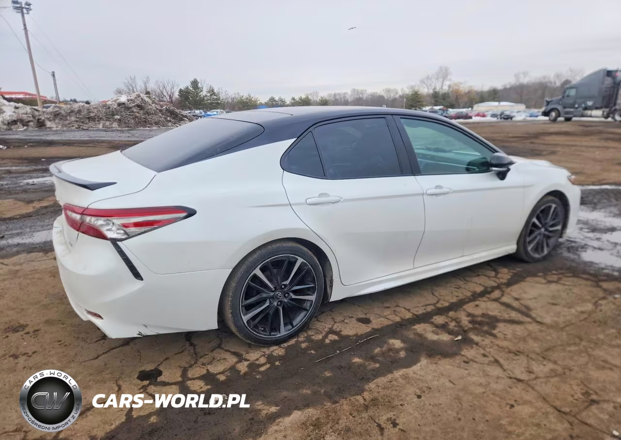 2018 Toyota Camry Xse VIN:4T1B61HK2JU149096 - 3