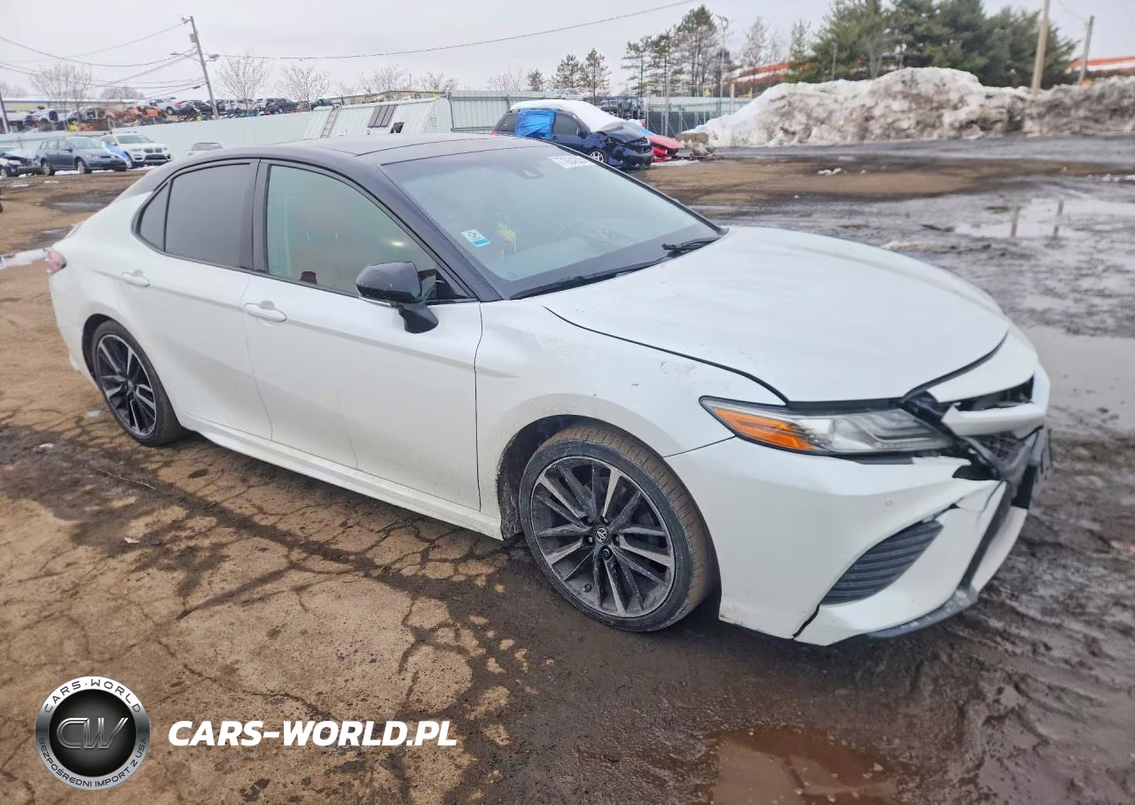 2018 Toyota Camry Xse VIN:4T1B61HK2JU149096 - 4