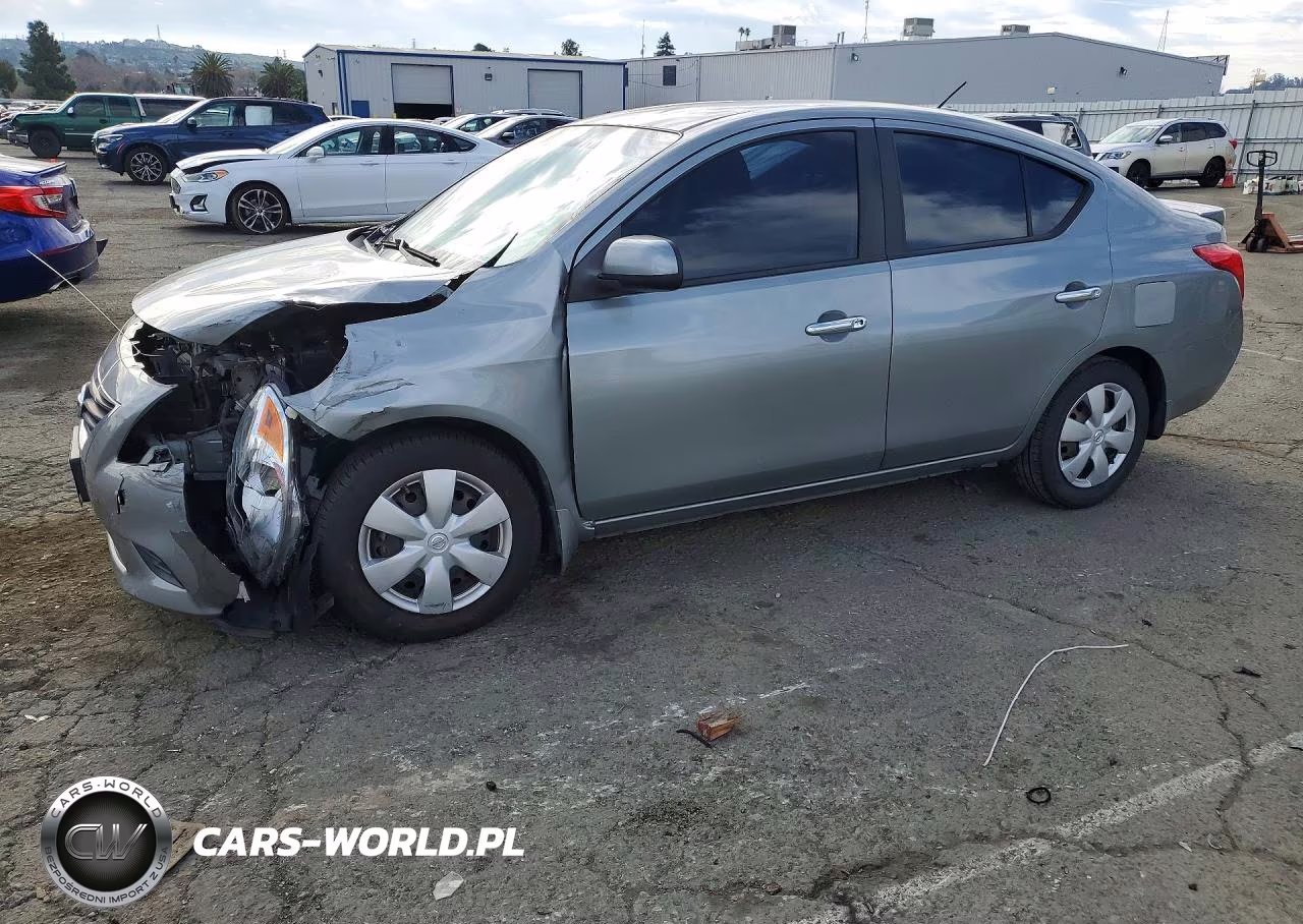 2013 Nissan Versa S