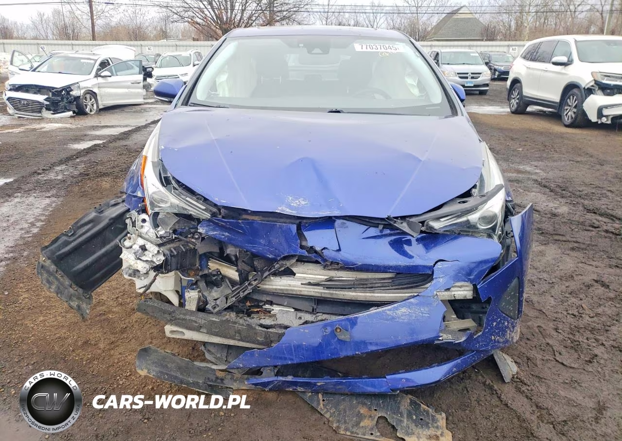 2017 Toyota Prius Four VIN:JTDKARFU6H3533503 - 5
