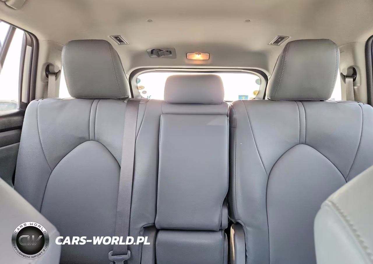 2023 Toyota Highlander L VIN:5TDKDRAH8PS047421 - 10
