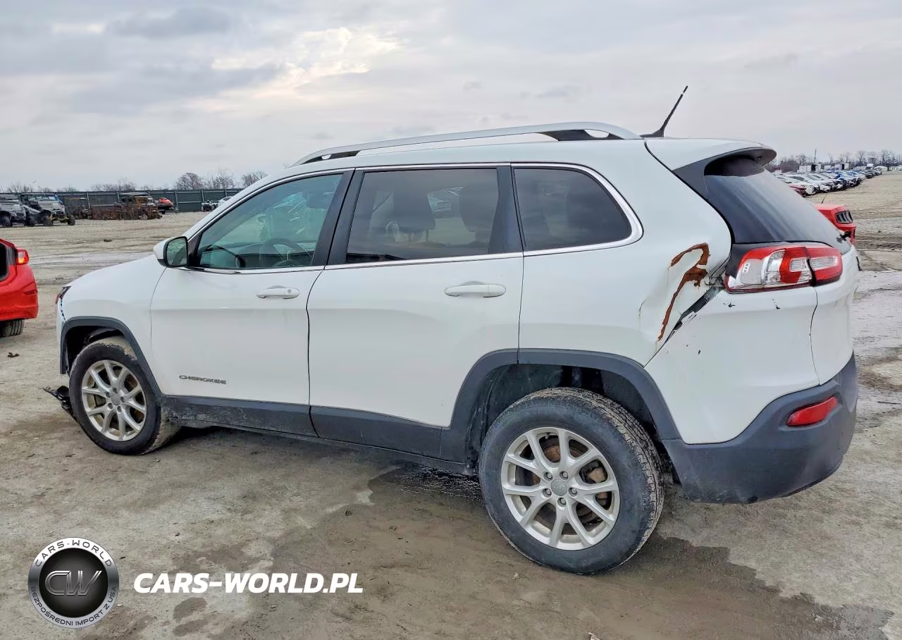 2015 Jeep Cherokee Latitude VIN:1C4PJLCB8FW642921 - 2