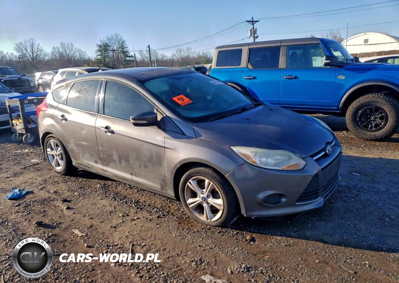 2014 Ford Focus Se VIN:1FADP3K21EL457621 - 4