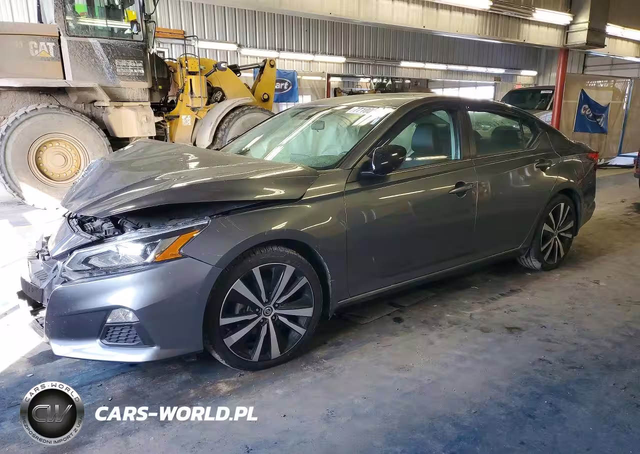 2021 Niss Altima 2.0 Sr