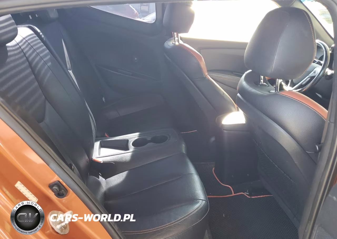 2016 Hyundai Veloster Turbo VIN:KMHTC6AE7GU304281 - 10