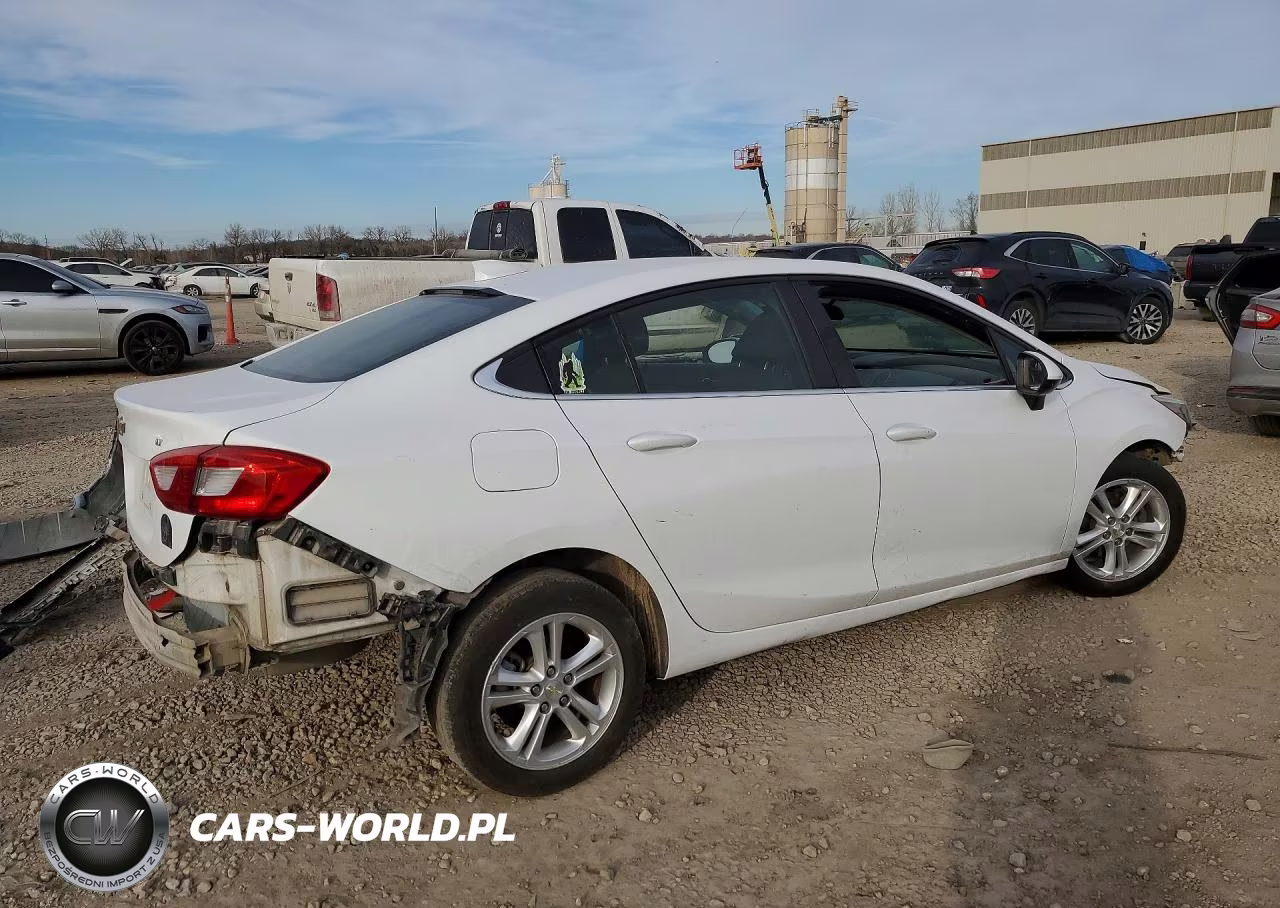 2018 Chevrolet Cruze Lt VIN:1G1BE5SM8J7177145 - 3