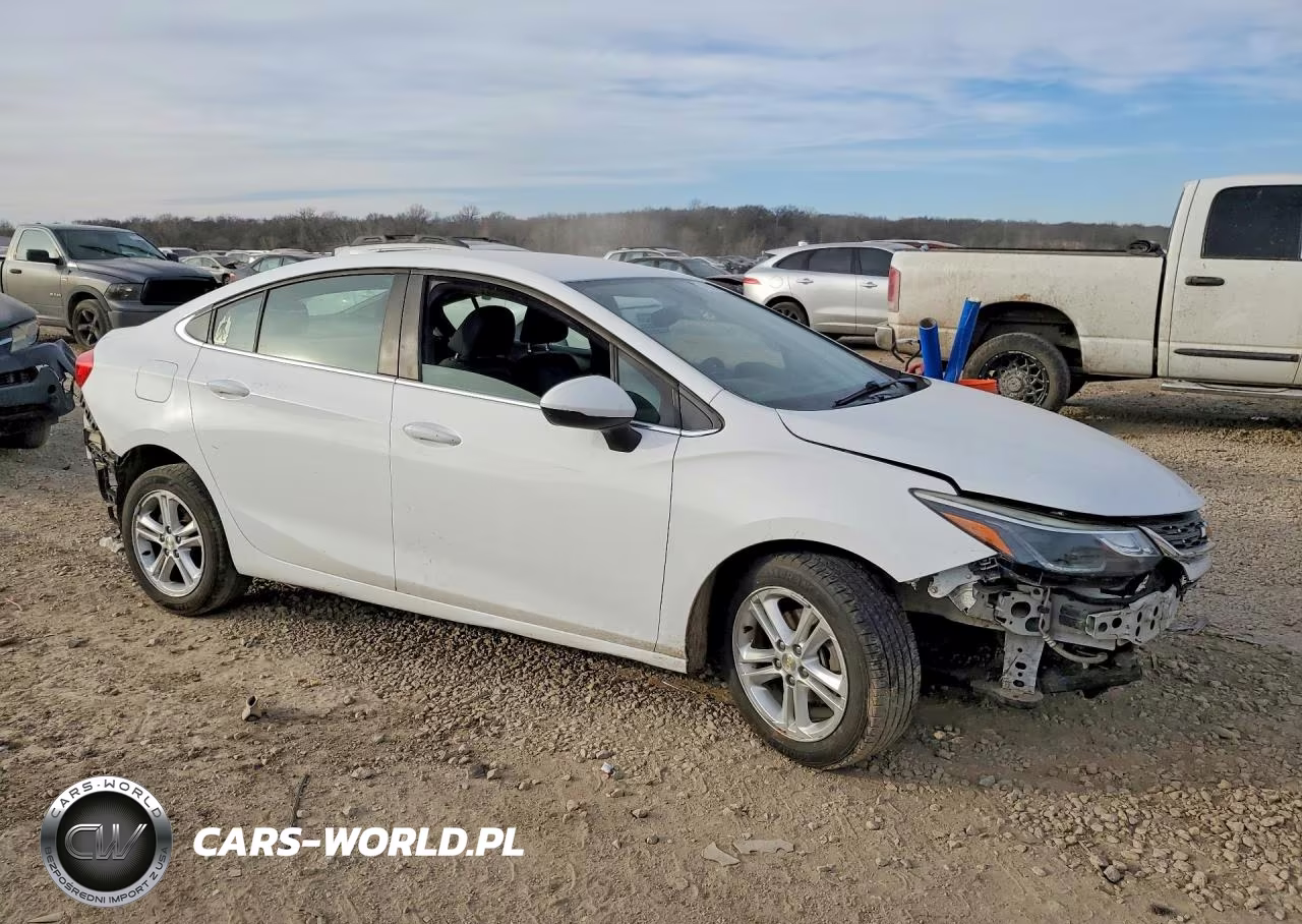 2018 Chevrolet Cruze Lt VIN:1G1BE5SM8J7177145 - 4