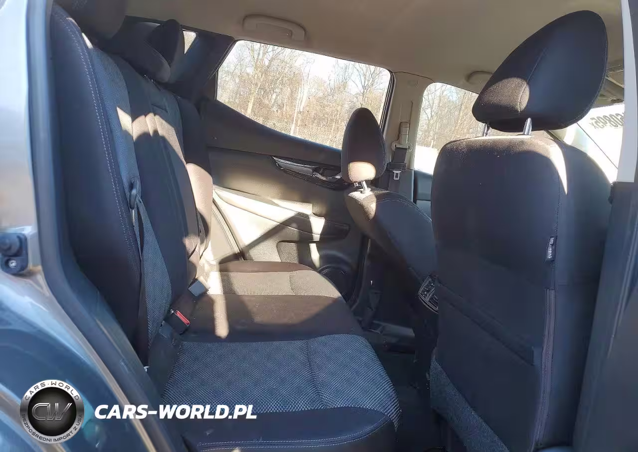 2018 Nissan Rogue Sport S VIN:JN1BJ1CR0JW266724 - 11