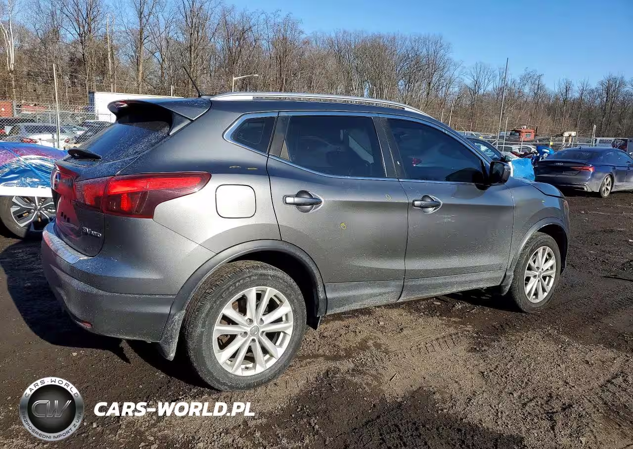 2018 Nissan Rogue Sport S VIN:JN1BJ1CR0JW266724 - 3