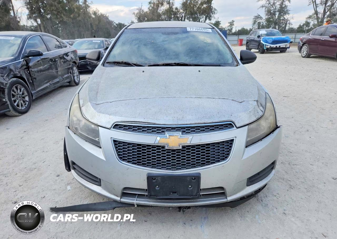 2012 Chevrolet Cruze Ls VIN:1G1PD5SH8C7373827 - 5