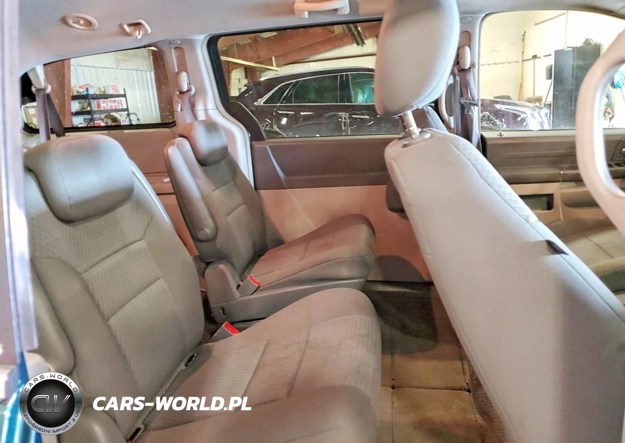 2009 Chrysler Town & Country Lx VIN:2A8HR44E59R656812 - 11