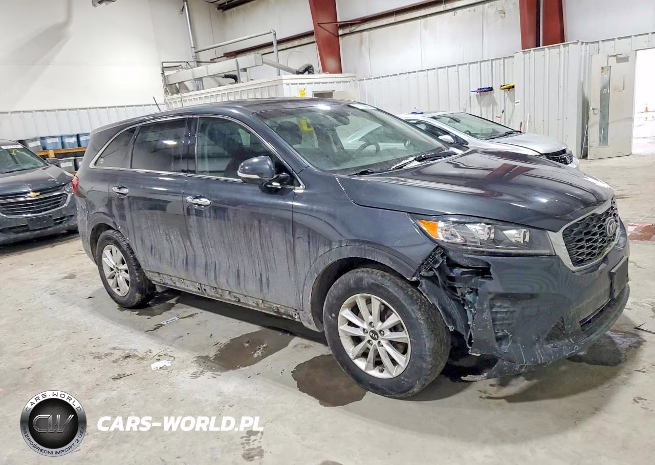 2019 Kia Sorento L VIN:5XYPG4A37KG516332 - 4