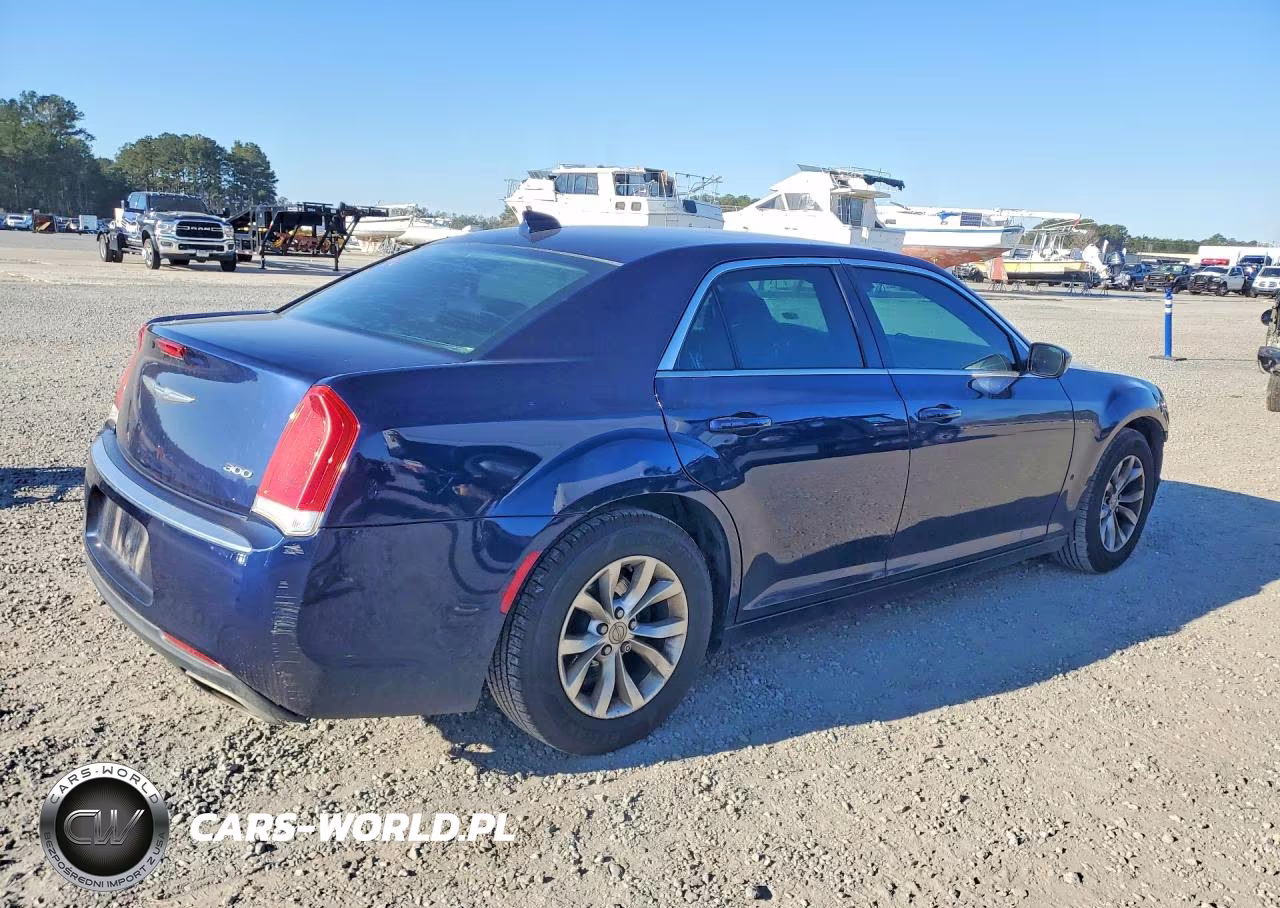 2015 Chrysler 300 Limited VIN:2C3CCAAG2FH838190 - 3
