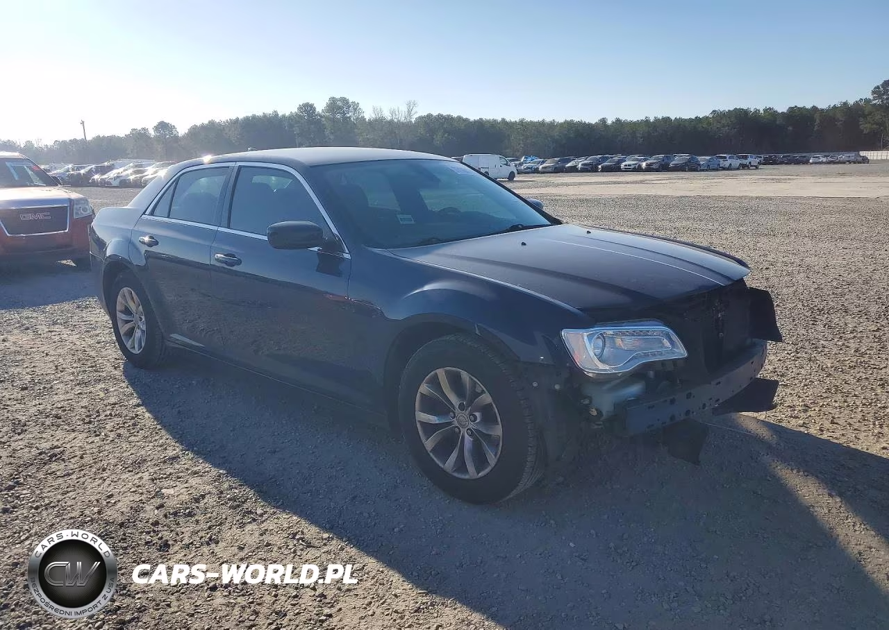 2015 Chrysler 300 Limited VIN:2C3CCAAG2FH838190 - 4