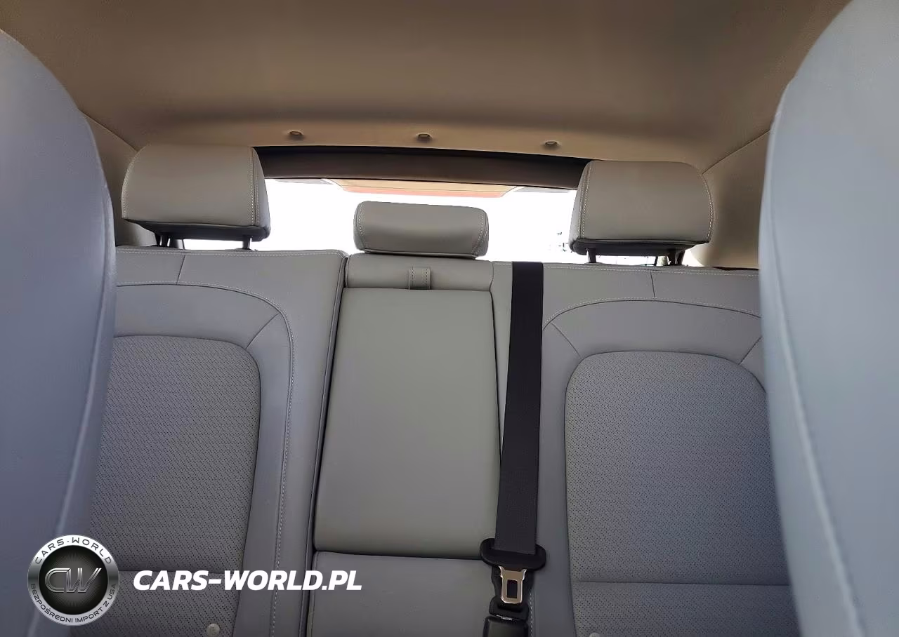 2018 Hyundai Kona Ultimate VIN:KM8K53A55JU067463 - 10
