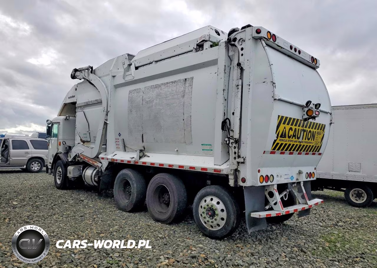 2013 Peterbilt 320 Refuse Truck VIN:3BPZX20X8DF208582 - 3
