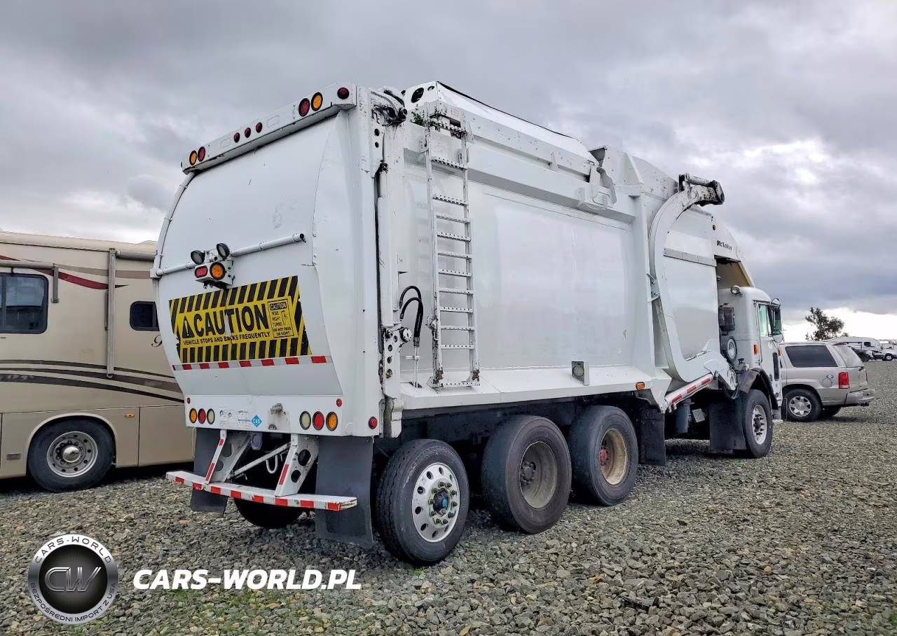 2013 Peterbilt 320 Refuse Truck VIN:3BPZX20X8DF208582 - 4
