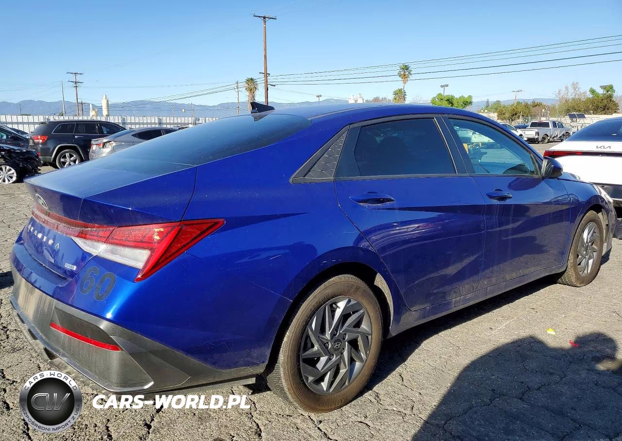 2025 Hyundai Elantra Blue VIN:KMHLM4DJXSU150376 - 3