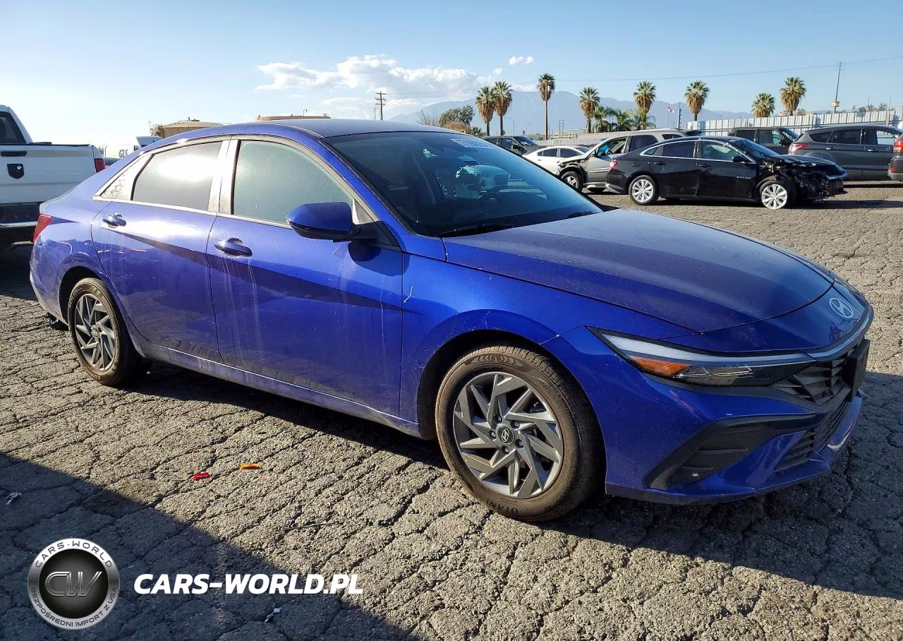 2025 Hyundai Elantra Blue VIN:KMHLM4DJXSU150376 - 4