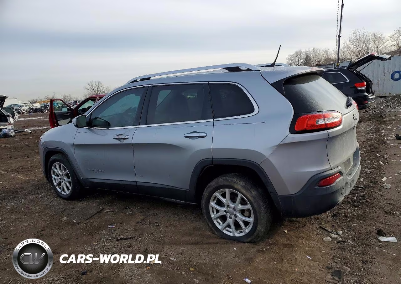 2015 Jeep Cherokee Latitude VIN:1C4PJLCB7FW643137 - 2