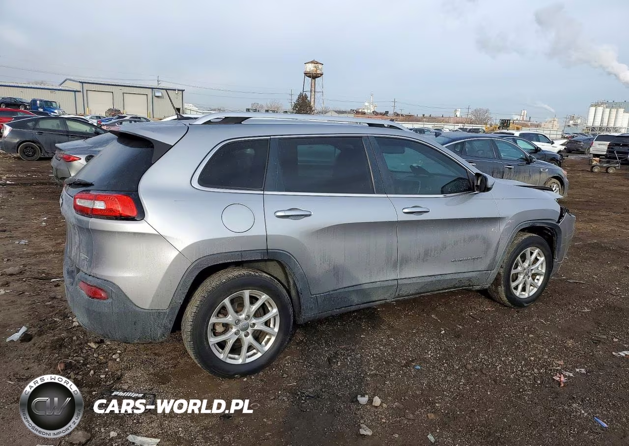 2015 Jeep Cherokee Latitude VIN:1C4PJLCB7FW643137 - 3