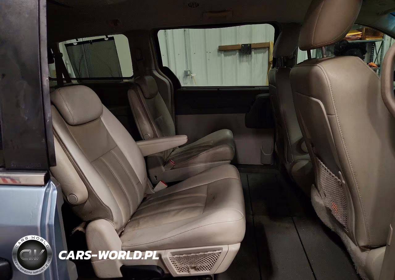 2009 Chrysler Town & Country Touring VIN:2A8HR54159R596730 - 10