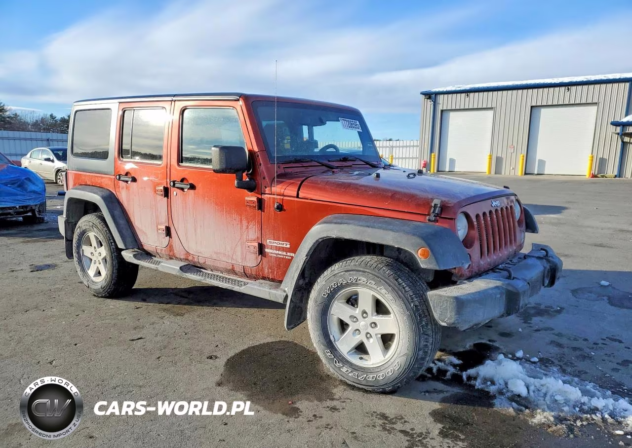 2014 Jeep Wrangler Unlimited Sport VIN:1C4BJWDG9EL202650 - 4