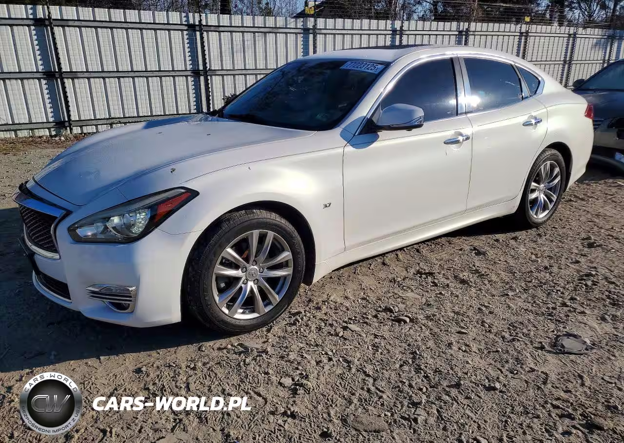 2015 Infiniti Q70 3.7