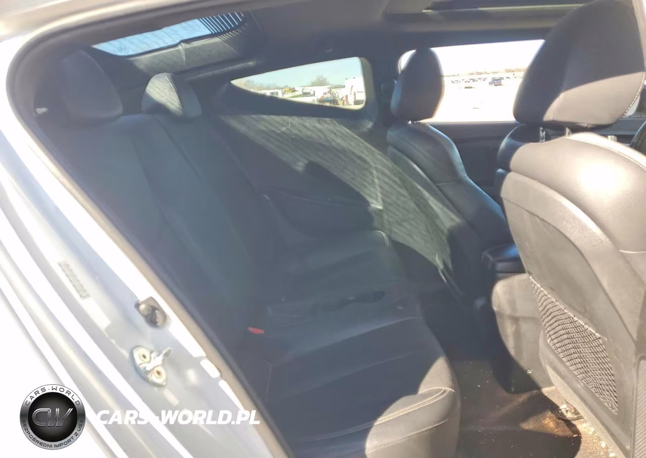 2016 Hyundai Veloster Turbo VIN:KMHTC6AE2GU272291 - 10