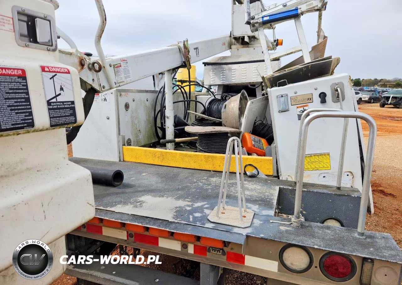 2016 Ford F450 Super Duty Bucket Truck VIN:1FDUF4GY3GEB87665 - 10
