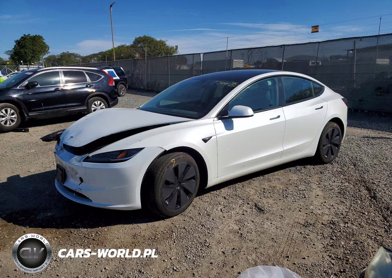 2025 Tesla Model 3 – zdjęcie 1 z 12