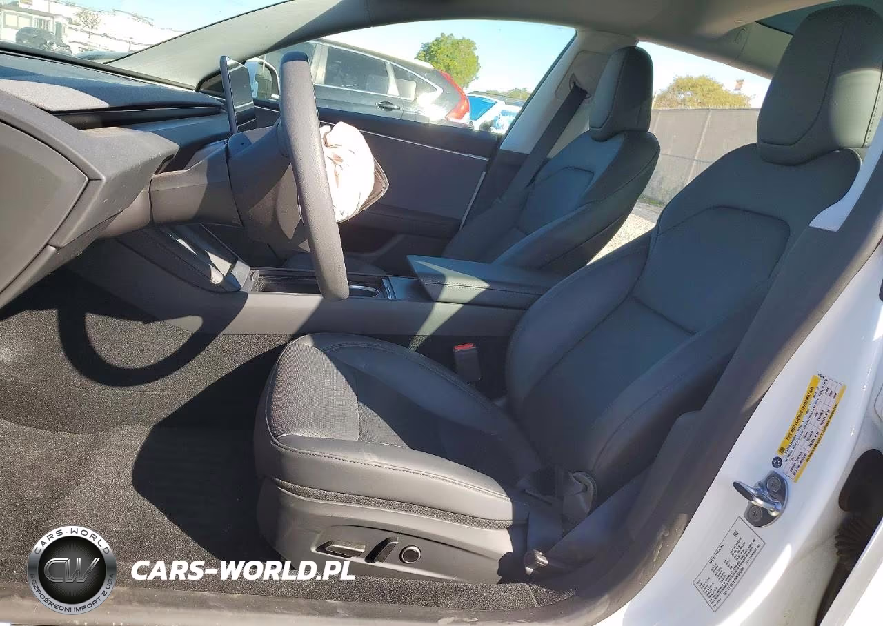 2025 Tesla Model 3 VIN:5YJ3E1EA4SF975496 - 7