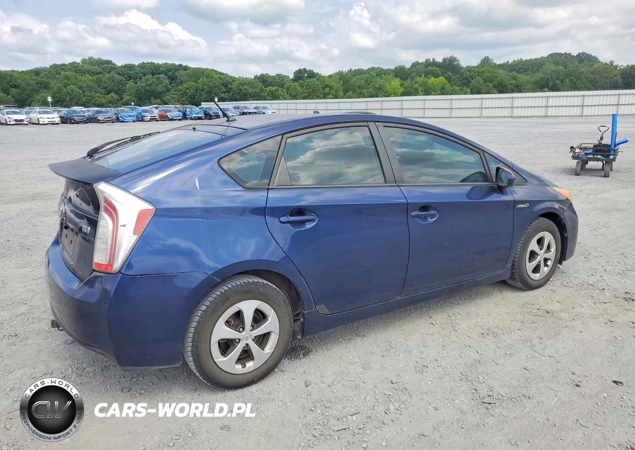 2013 Toyota Prius Two VIN:JTDKN3DU0D1729494 - 3